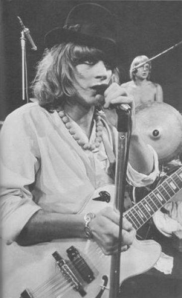 Kevin Ayers — Biography, Discography, Albums & Expert Reviews