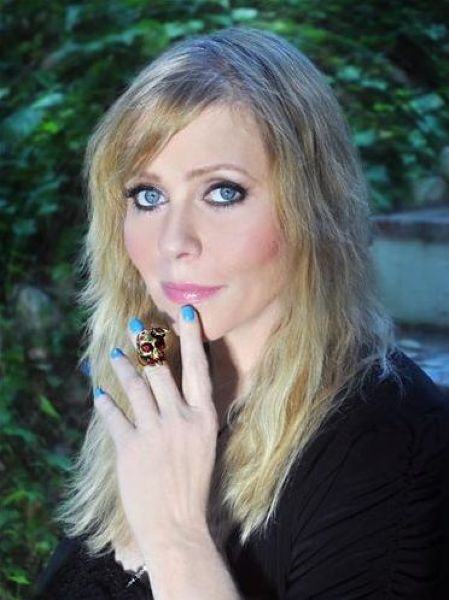 Bebe Buell — Biography, Discography, Albums & Expert Reviews | AllMusic