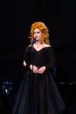 green emerald velvet dress Jinkx Monsoon (Green Dress) Silhouette en carton Taille Mini : Amazon.fr:  Cuisine et Maison main image 0