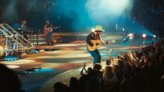 New Garth Broo⁠ks Live Al‍bum‌ Will Be Re​cord⁠ed on 20‍26 Retro Tour