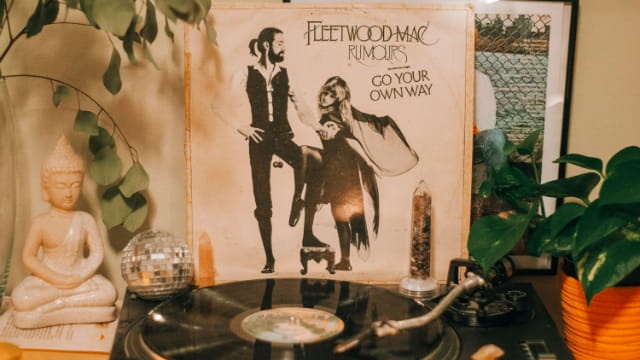 Why Mick Fleetwood Wore Wooden Toilet-Chain Balls on Fleetwood Mac’s ‘Rumours’ Cover