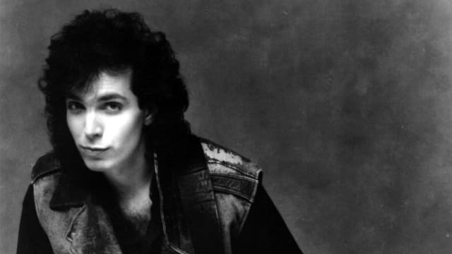 How Joe Satriani Made Instrumental Guitar Music a Mainstream Attraction
